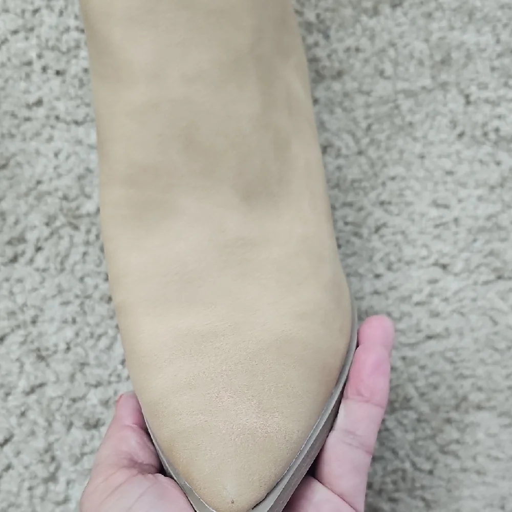 Universal Thread chic tan